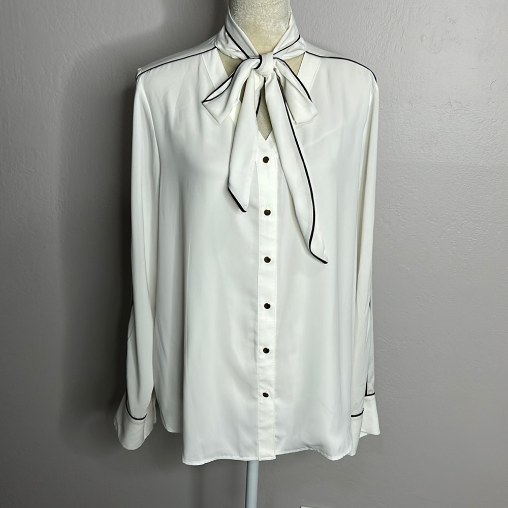Calvin Klein • long sleeve button down collared blouse